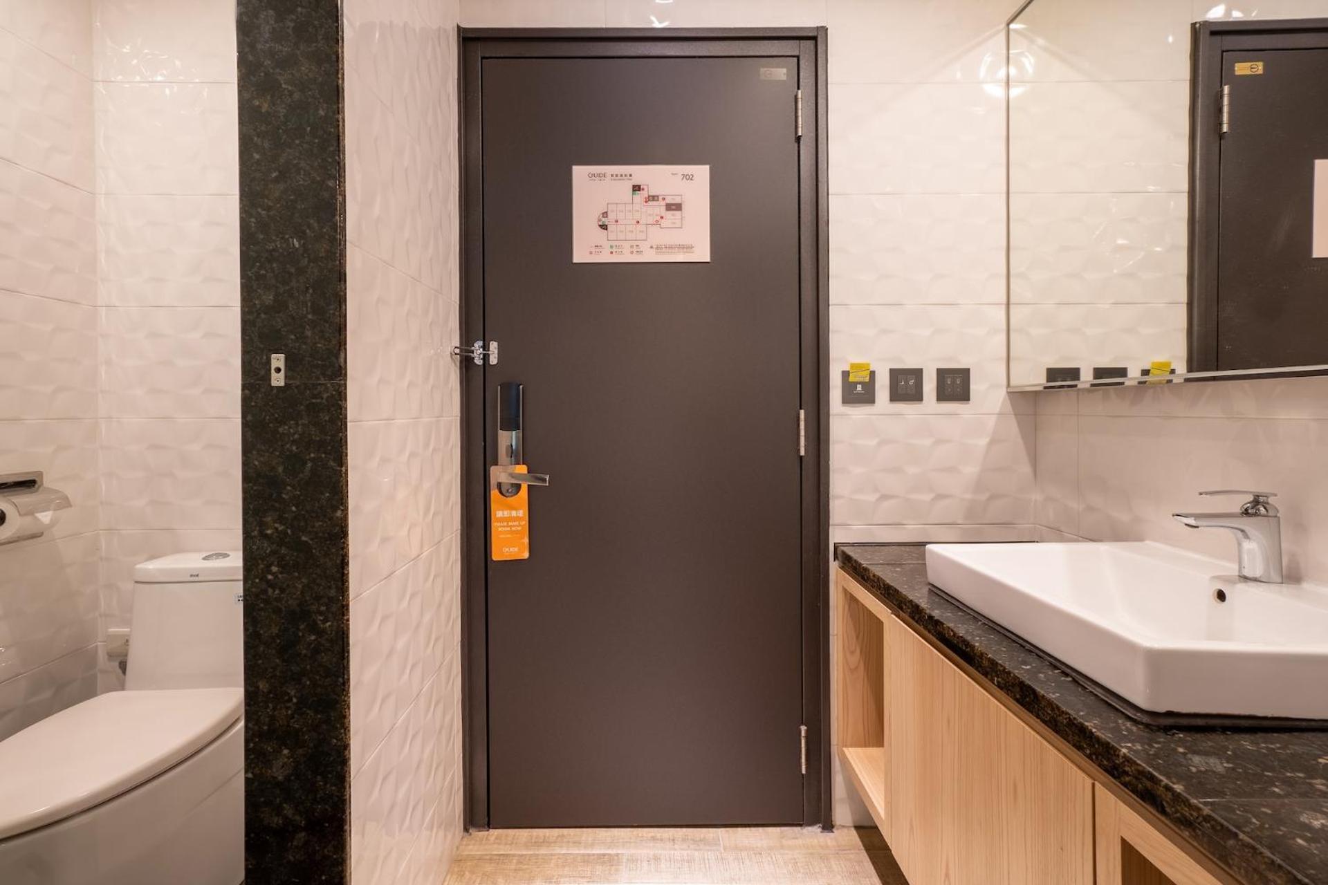 Guide Hotel Taichung Ziyou Bagian luar foto