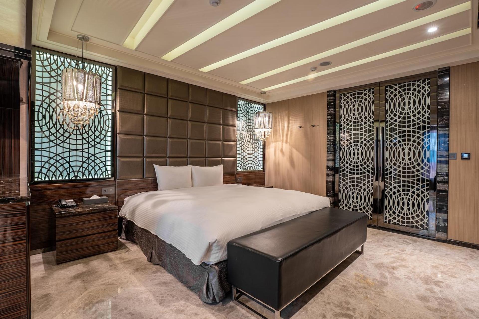 Guide Hotel Taichung Ziyou Bagian luar foto