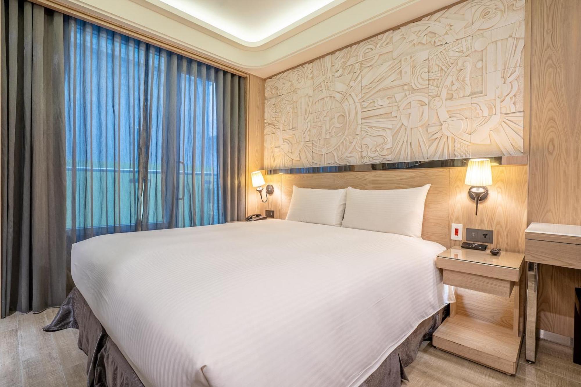 Guide Hotel Taichung Ziyou Bagian luar foto