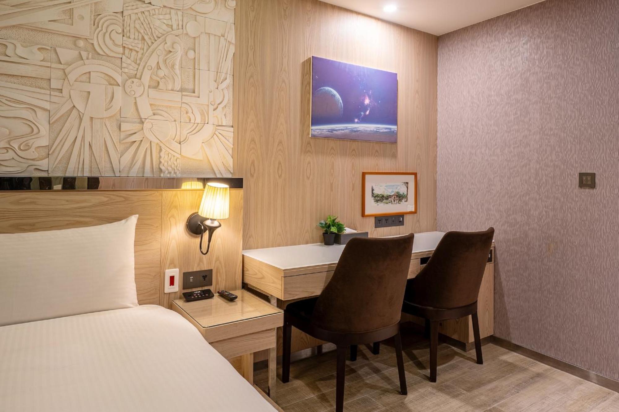 Guide Hotel Taichung Ziyou Bagian luar foto